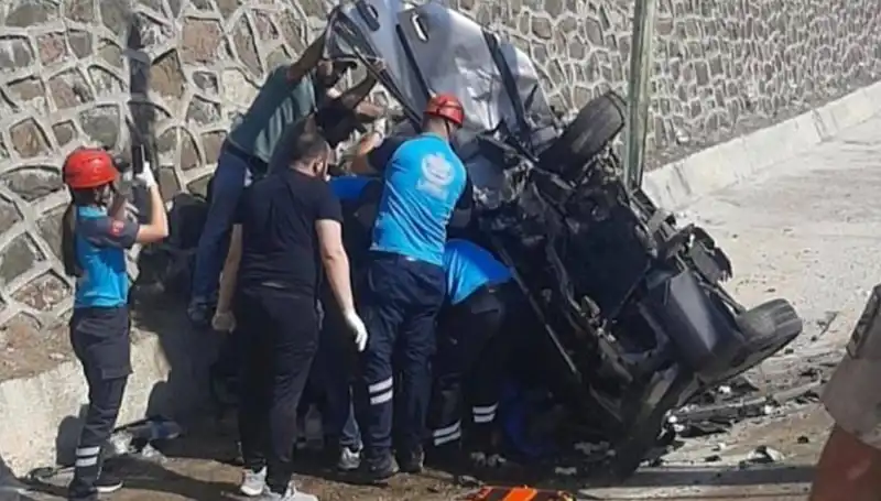 Tunceli'de Korkunç Kaza: İki Araç Kafa Kafaya Çarpıştı, Yaralılar Var!
